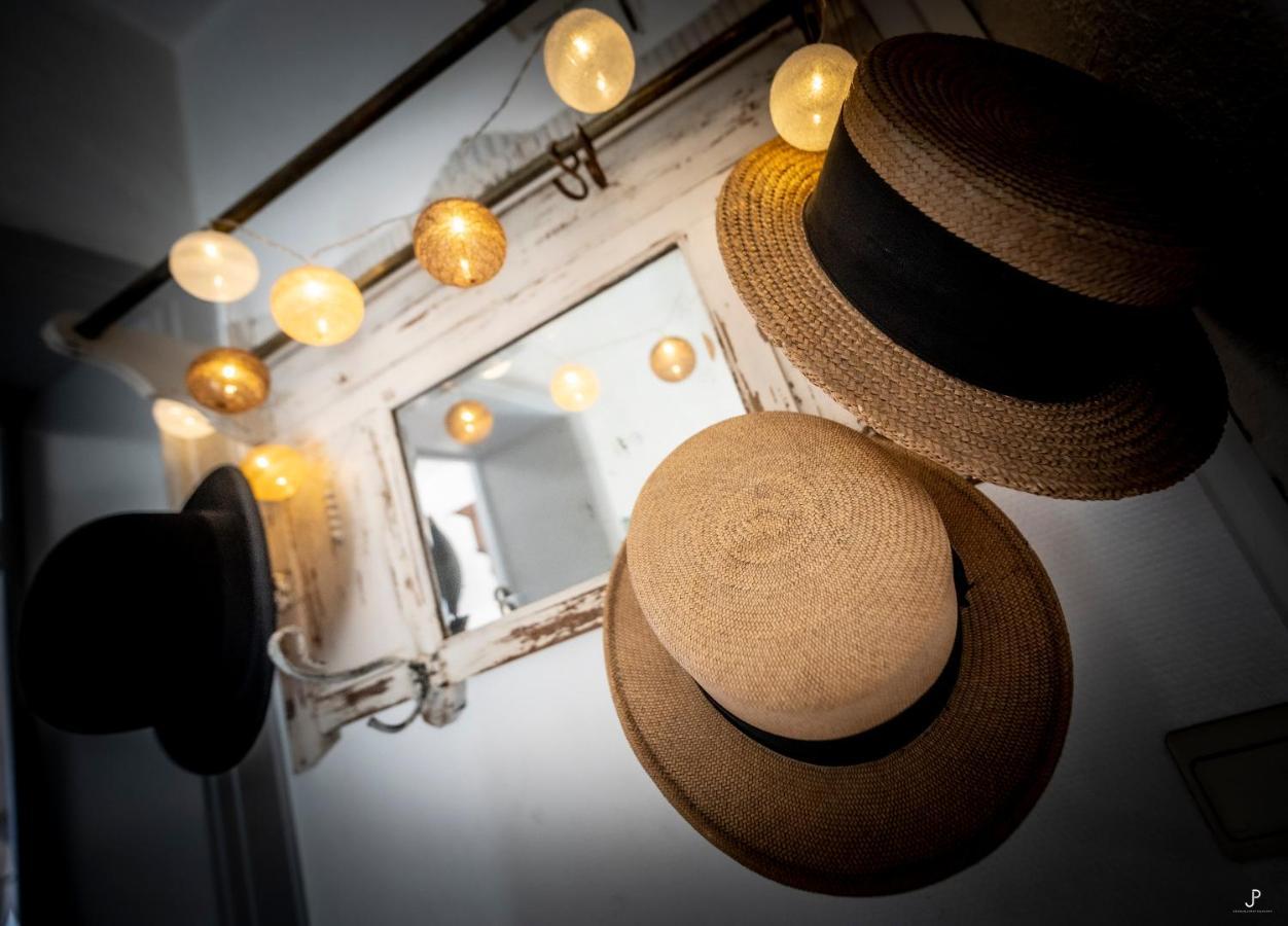 Les 3 Chapeaux Dinant 6P Les Canotiers 4P Avec Terrasse Le Melon 2P Sans Terrasse 外观 照片